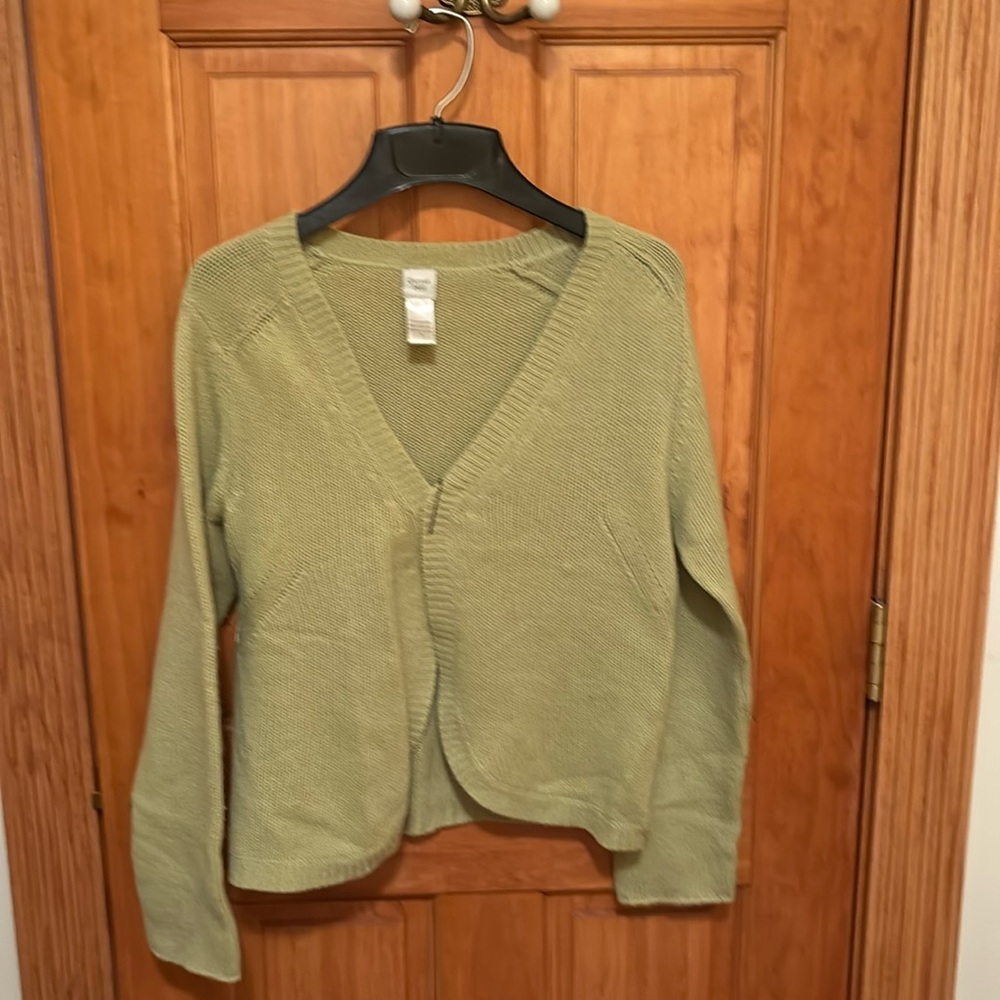 Garnet Hill 100% cashmere sweater in lime green. Size M.